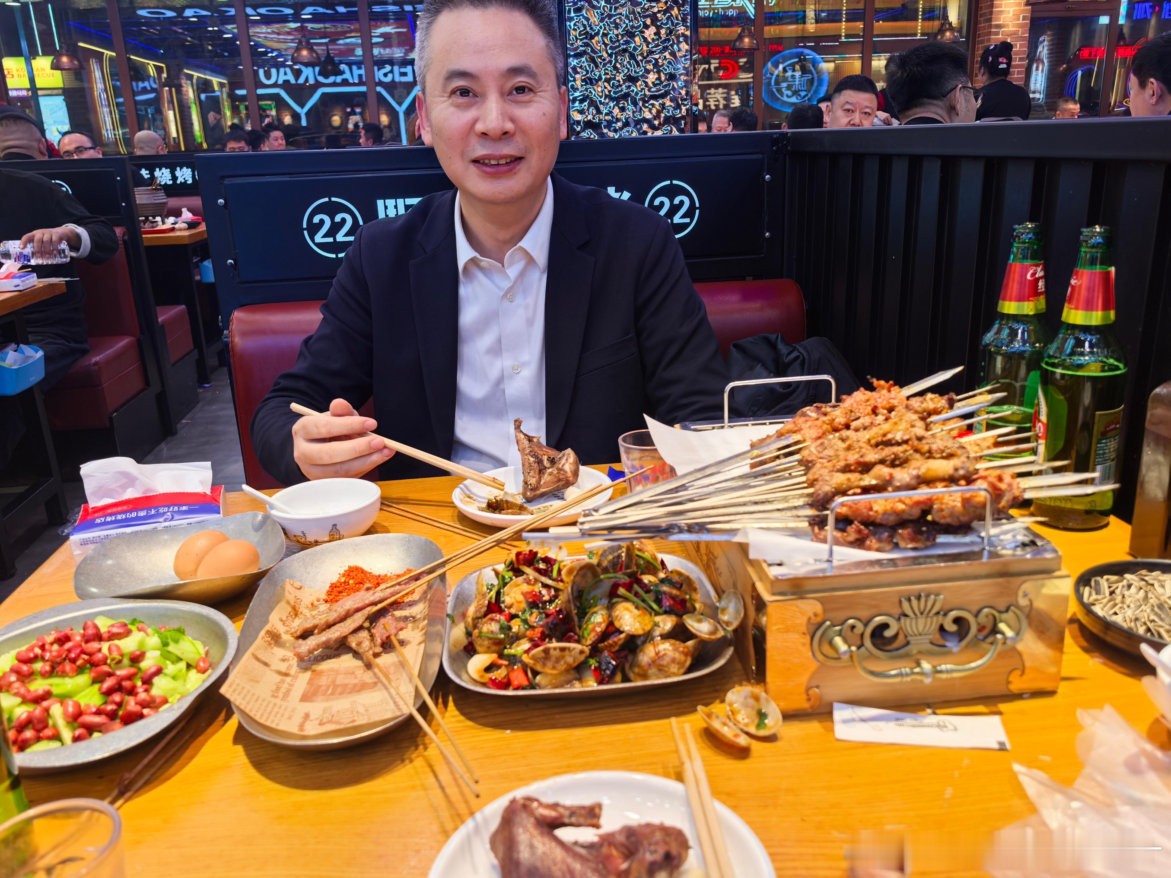 今晚，跟我仰慕+喜欢的三栖动物---欧帅，一醉方休。 