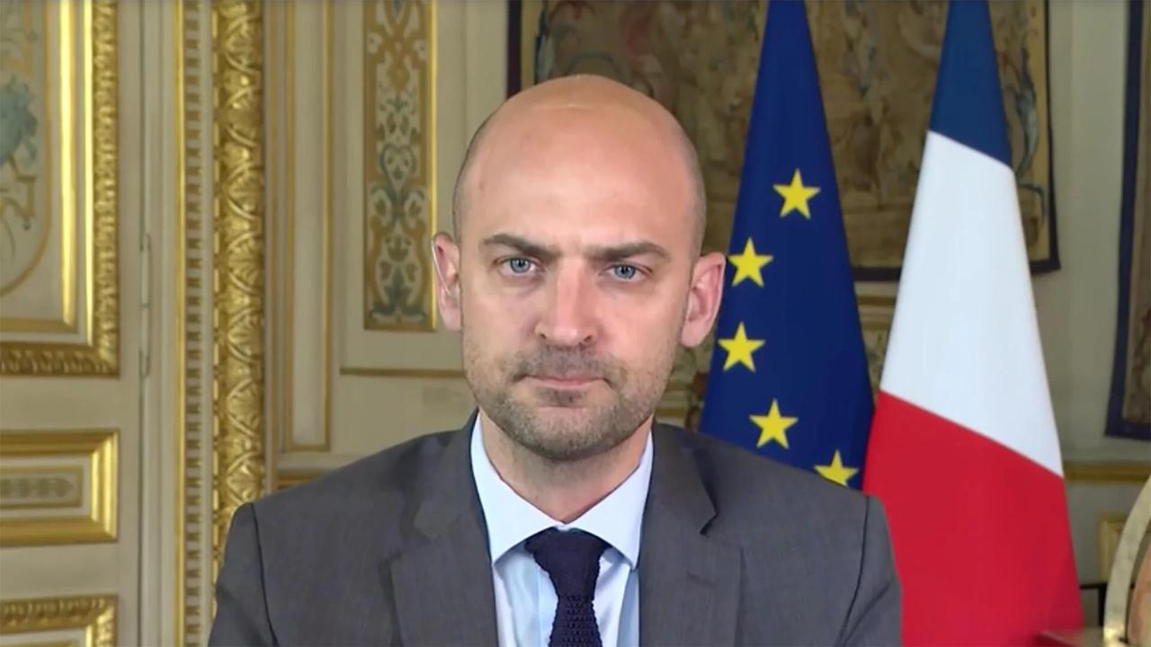 法国外长让-诺埃尔·巴罗表示，只要伊朗不放弃核计划，对伊朗的制裁就不会解除。
他