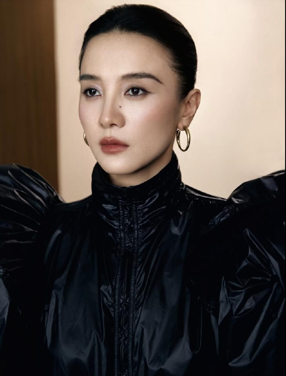 宋佳压过张子枫，大家都没意见，
可她竟然也把辛芷蕾压下去了，就太不正常了。

宋