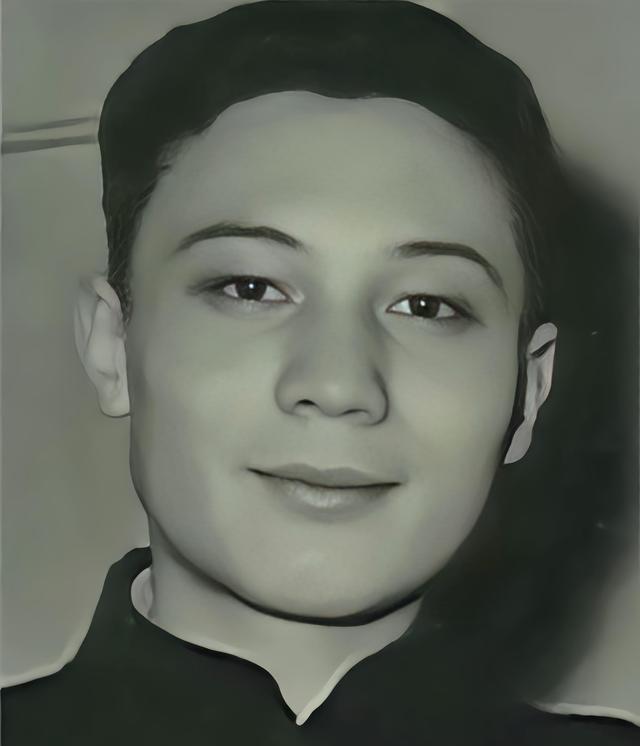 1952年，蒋孝文被抓进警察局，警察问他家长是谁，他没有回答，而是指了墙上蒋介石
