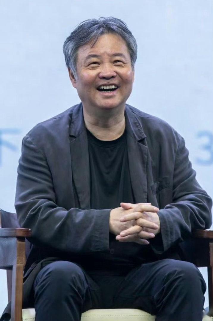 余华老辈子上网主打一个实诚这个余华老师真的是太有趣了！上网就是主打一个实诚啊！跟