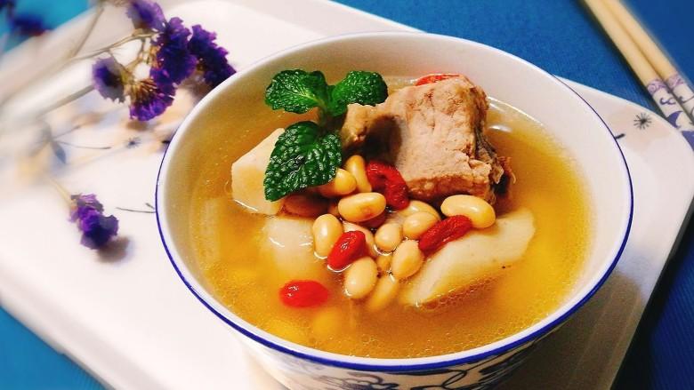 夏日易失眠，常吃黄豆枸杞瘦肉汤，能助眠还能安神！一觉到天亮

夏夜三更，窗外虫鸣