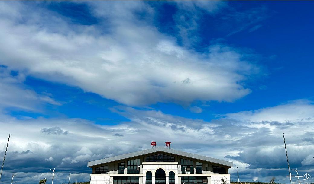 这是那里，股民要去合影，发个地址，这个地方能红！ ​​​