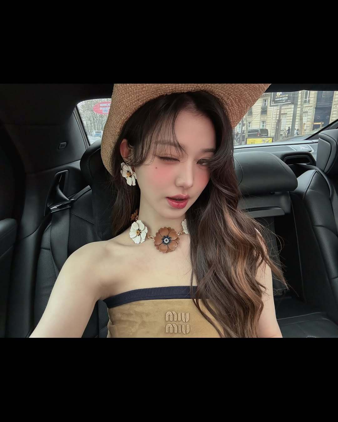 Cowgirl spotted in PARIS🖤张元英牛仔芭比look ​​