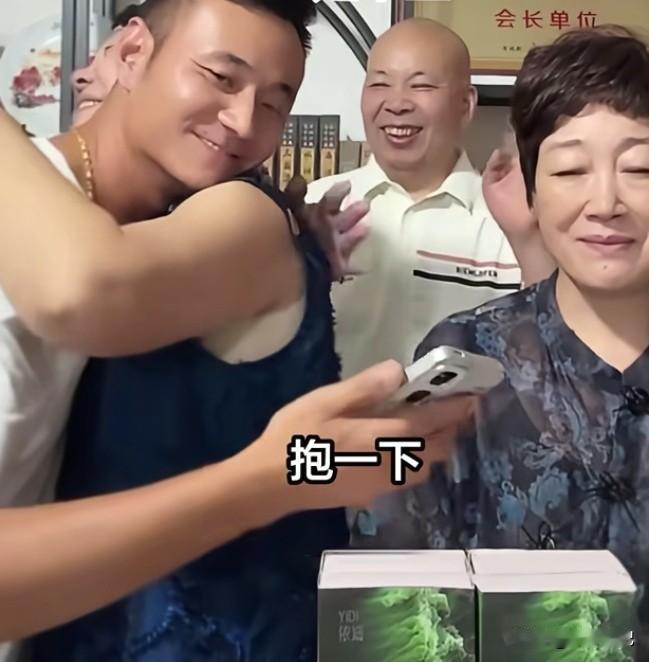 厉怀远只想跟原生家庭的亲人抱团取暖，不想跟自己的老婆林丽抱团取暖，因为林丽不会鼓