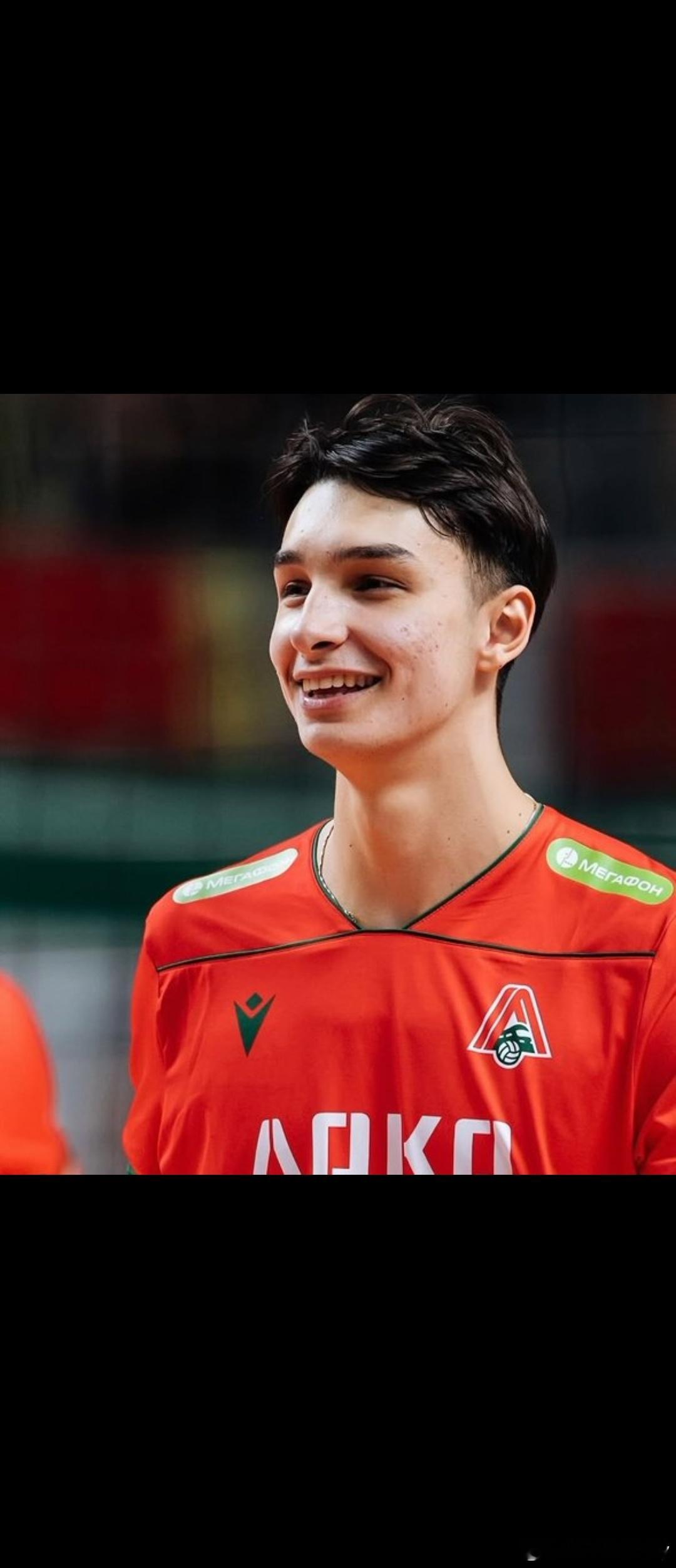 带刀二传小尼继续闪耀俄超赛场。他在俄超第8轮火车头对阵喀山的比赛中发挥出色单人独