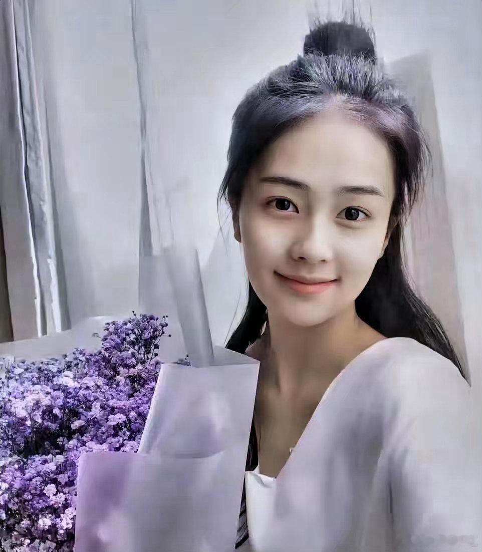 白鹿告别欢娱追星娱乐，白鹿十年长约到期，不续。分手信写得滴水不漏，于正只回了八个