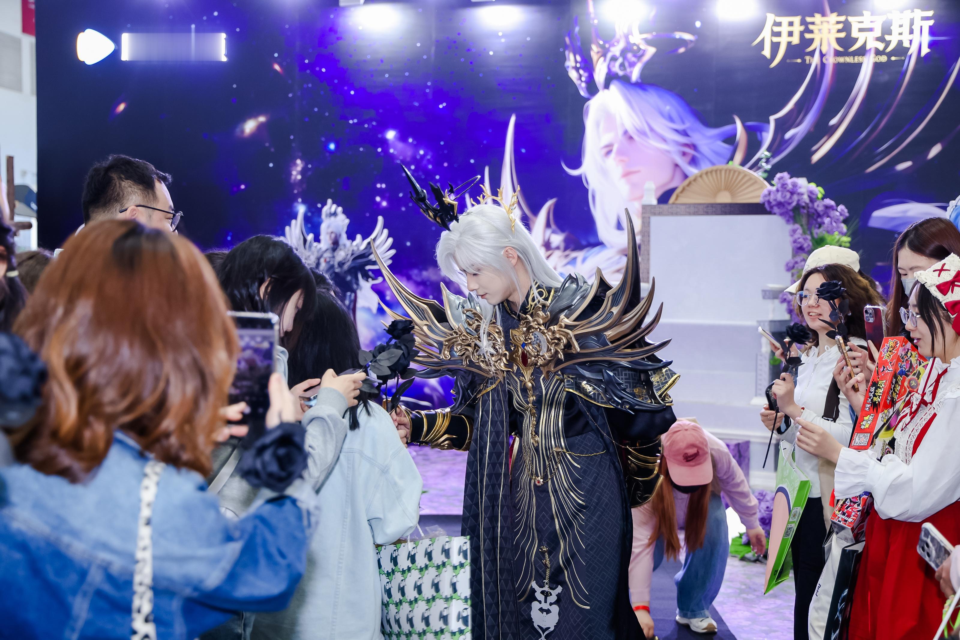 这次的微博漫展狠狠被cos们的美貌暴击了～这样的伊莱克斯“神颜”我简直磕疯了！W