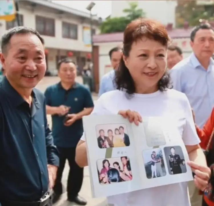 “苗苗老师”李羚近况
 
国家话剧院一级演员李羚，因电影《苗苗》中韩苗苗一角家喻