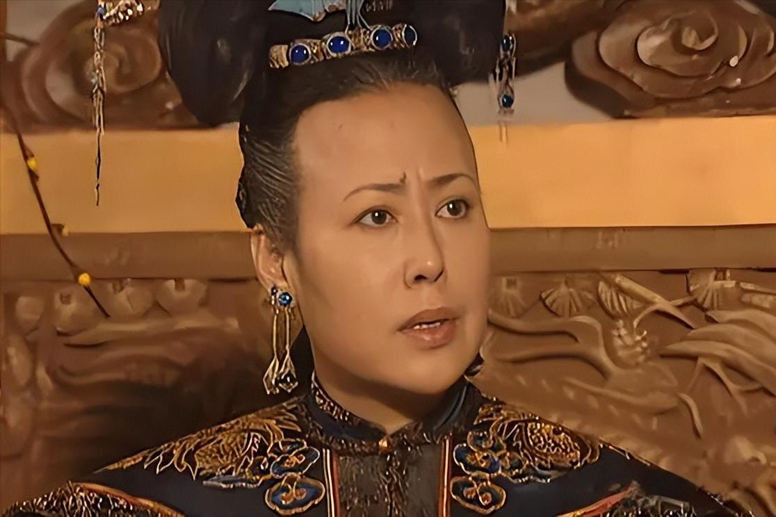 康熙这千古一帝，居然被奶奶孝庄的遗言难住了三十八年！直到死都没敢下葬奶奶，可雍正