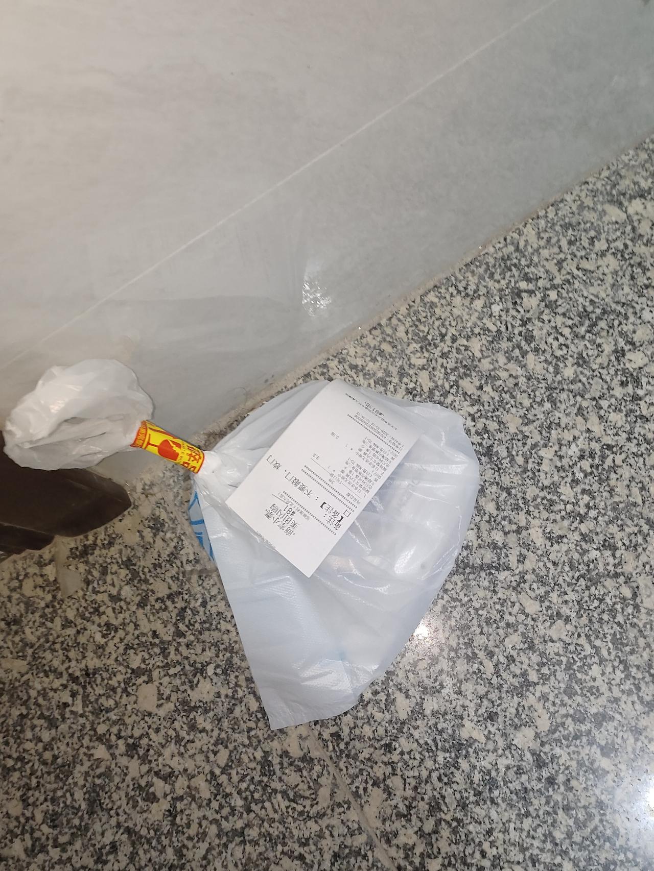 万万想不到！说实话，作为一个骑手，我还是第一次遇到这种事，而她作为一个女生，却没