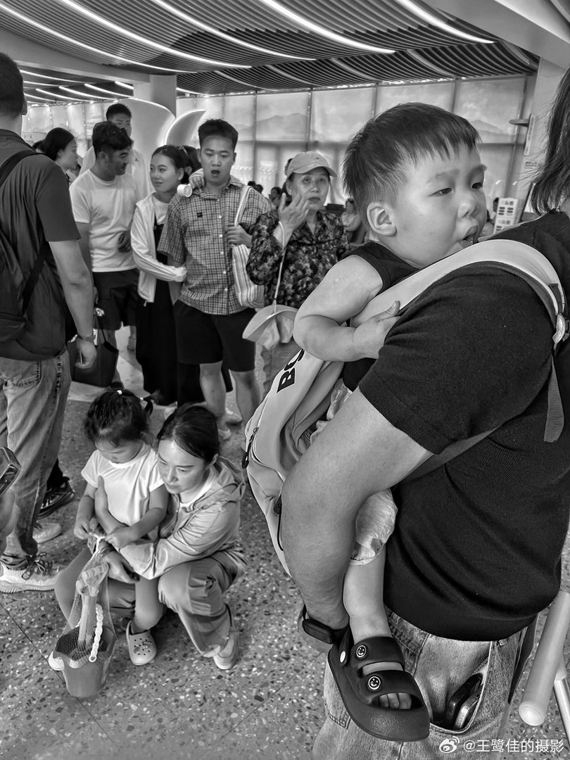 摄影人  街拍厦门：王鹭佳2026在路上？摄影人选择了人文纪实摄影，也就记录了生
