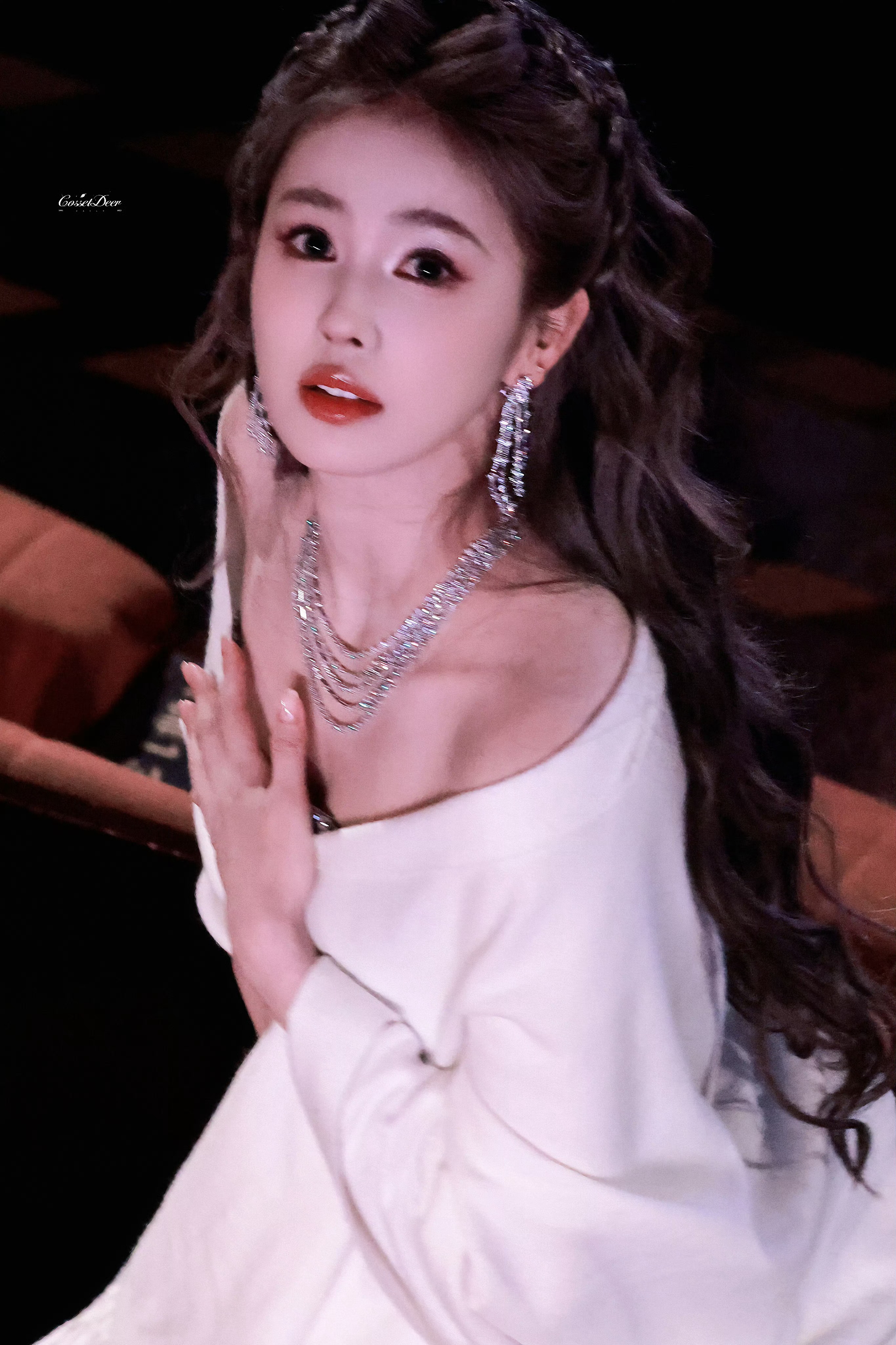 梦妍今晚的美貌是流动的不挑角度无惧抓拍[awsl][awsl][awsl] ​​