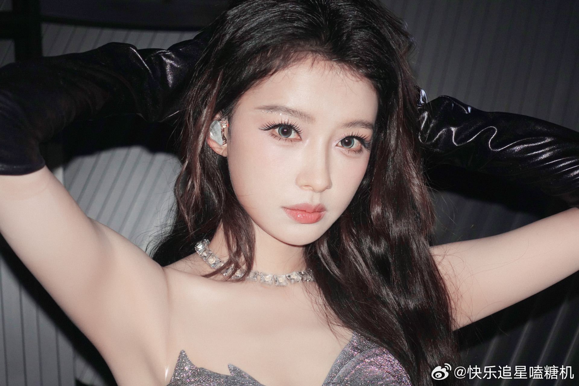 孙怡 好美的洋娃娃乘风2026 孙怡这套造型真的太适合她了，黑色机车风又高又瘦又