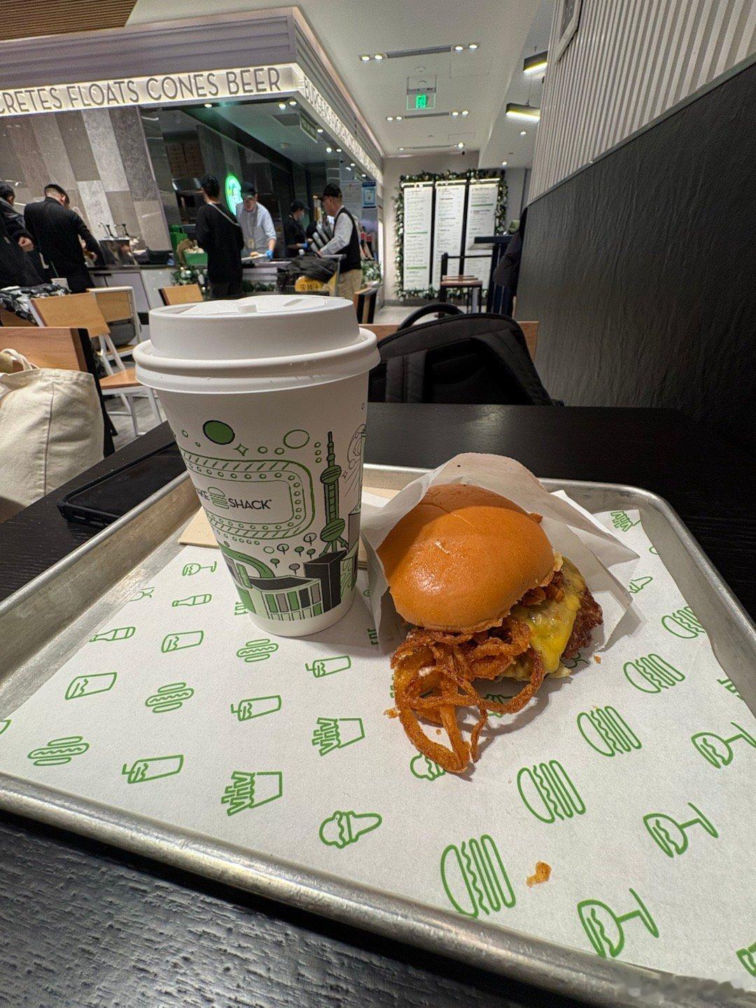 赶早班机！望京博格见闻 上海·上海虹桥国际机场