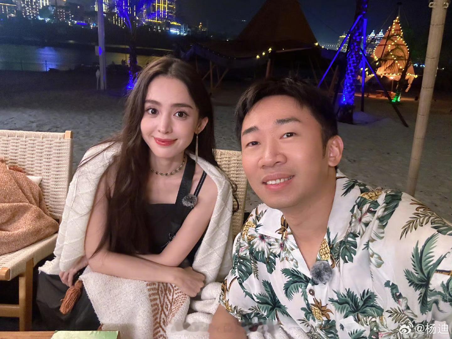 杨迪晒与娜扎合照陈哲远他急了生日快乐 ​​​