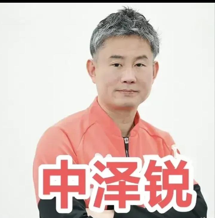 日本女队华裔主教练中泽锐，队员张本美和，赛说这次我们一定会打败中国队夺冠，早田希