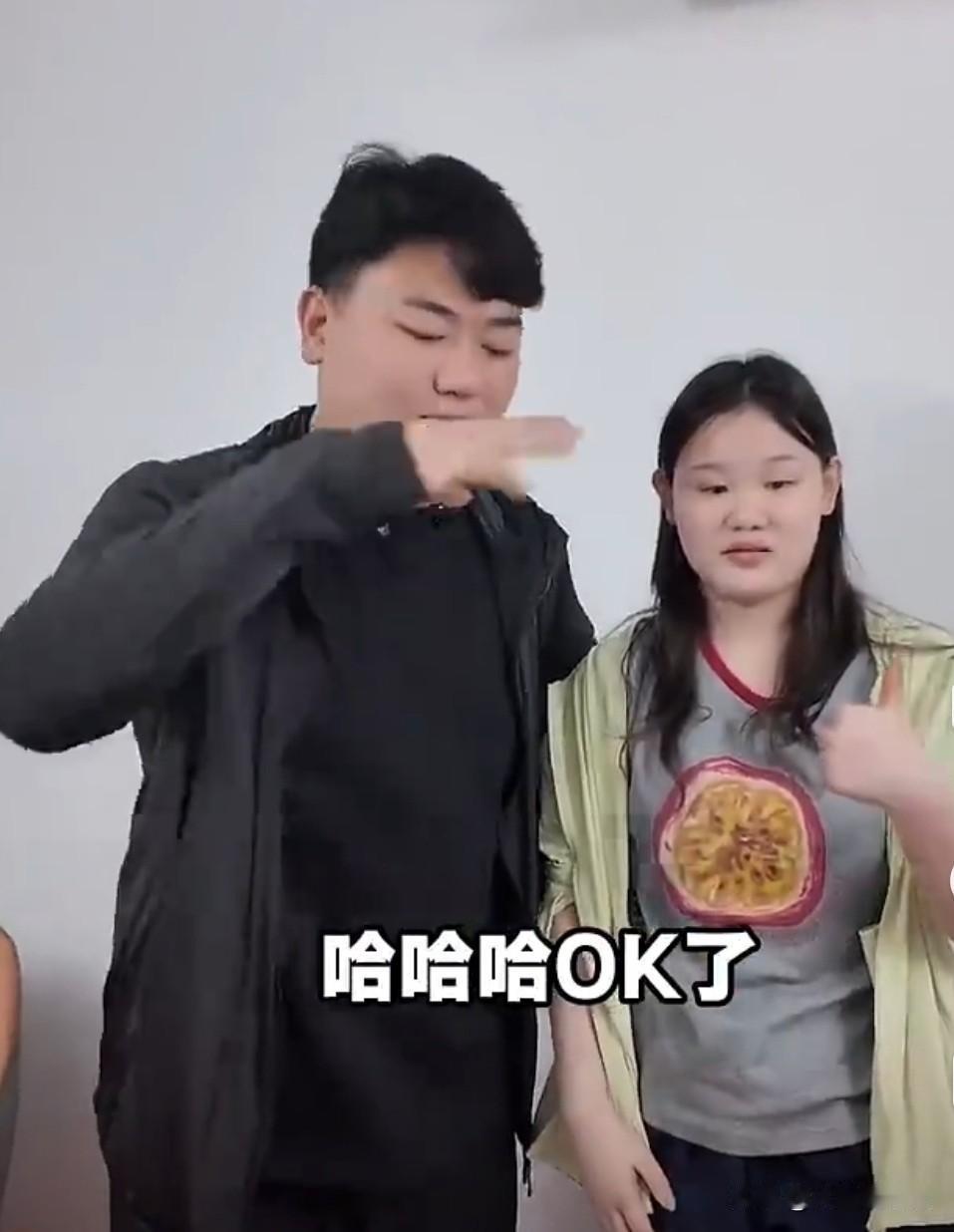 全红婵的哥哥问张家齐：“你一米几？”

张家齐说：“我1米56。”

接着，张家