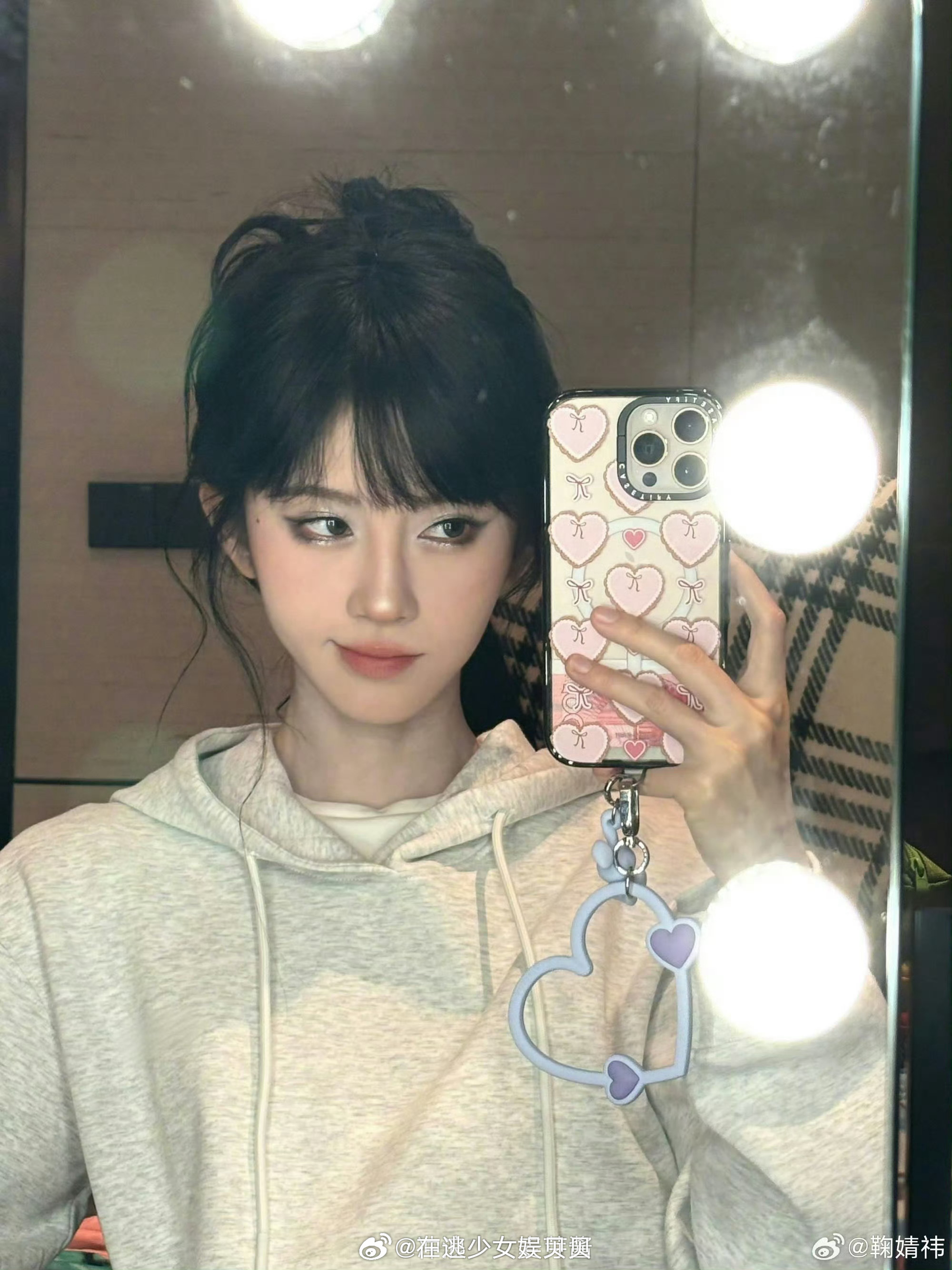 笑死我了，原来不止我会在手机壳后面塞钱