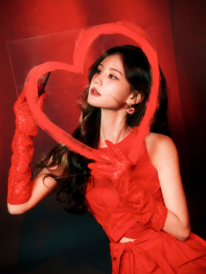 李一桐今天只做自己的女王李一桐今天只做自己的女王，不卑不亢，自在发光。她不被标签