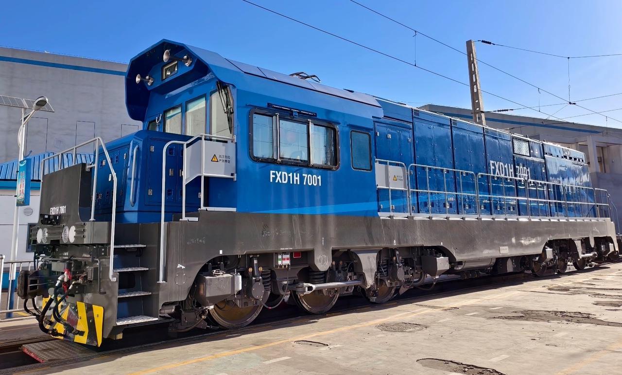 FXD1H型混合动力调车机来了，“FX”表示复兴，“D”表示电传动，“1”是株洲