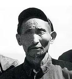 1952年，解放军在大凉山抓到一名独眼土匪，审问后军区首长十分震惊：这不就是17