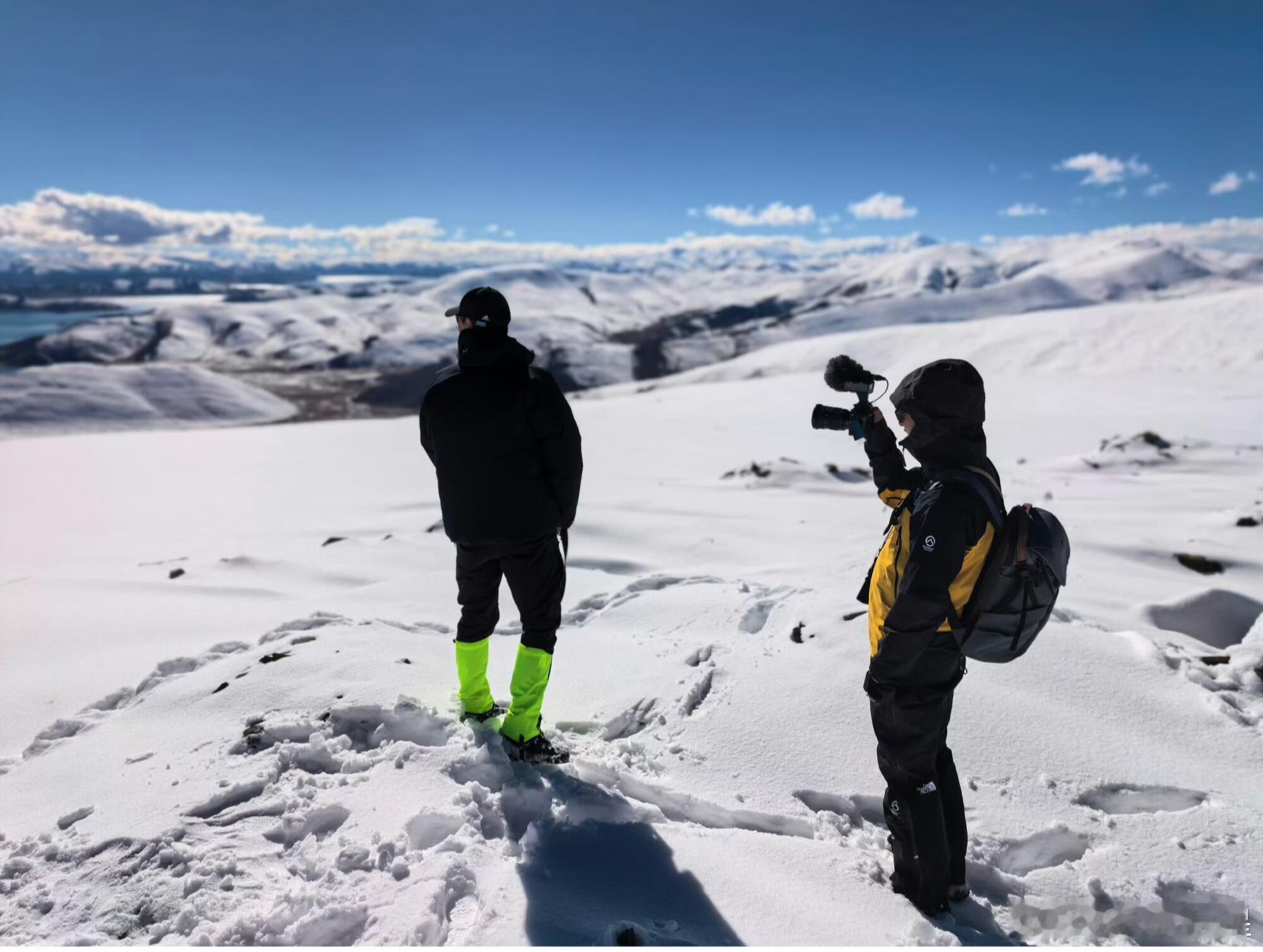 李现这自由自在的状态也太好了李现去西藏雪山徒步了网友偶遇李现西藏雪山徒步 ​​​