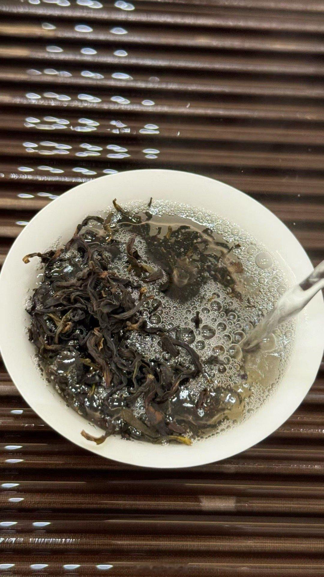 懂知足，于是幸福的很轻松，  人生没有完美的幸福，但有知足的快乐 