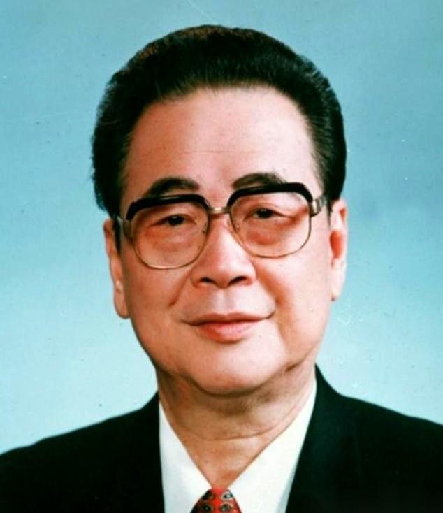 一个人，在生命最后一刻，用尽全身力气，从昏迷中挣扎出来，只为叫一个人的名字。
这