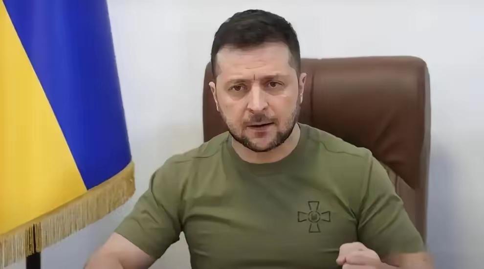 乌:都别关注格陵兰岛  看看我
欧:你咋的了
乌:现在还有人关注大毛打我吗
欧: