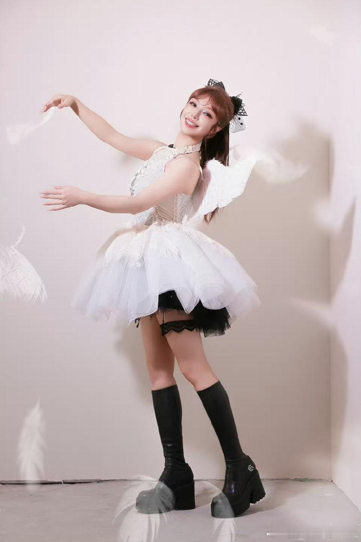 维妮娜淘汰维妮娜质问节目组，“这个节目的评分标准是什么？”这应该也是大家心里都疑