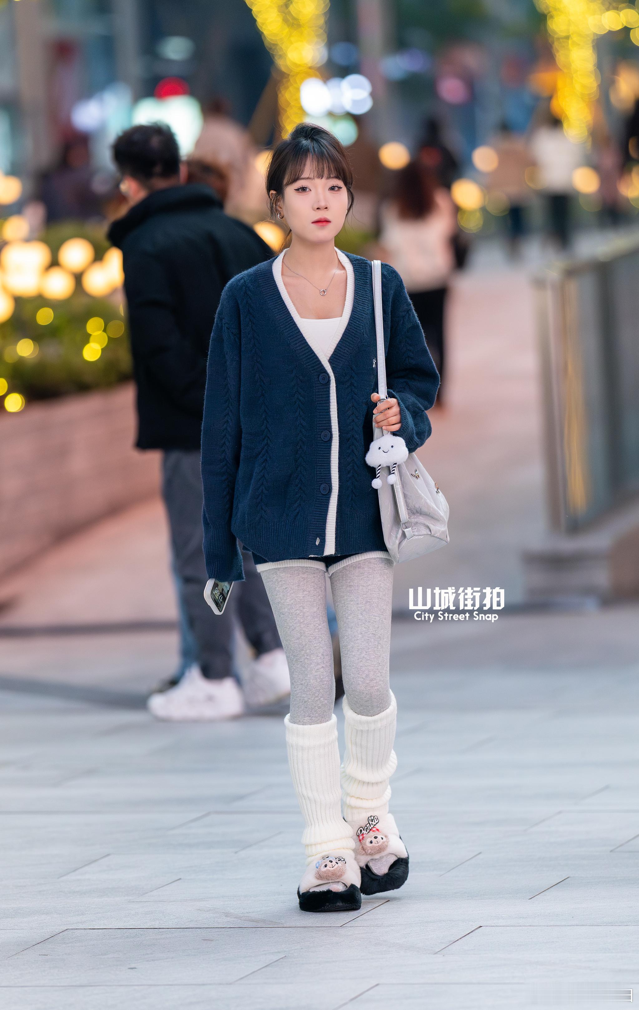 晚上才能发挥镜头的优势~ 