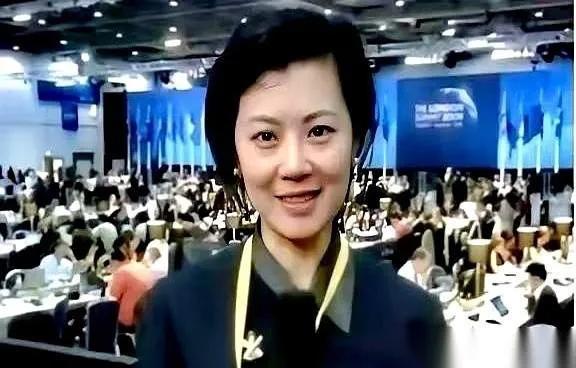 我愿意放弃中国国籍，自愿加入英国icon。"2004年，前央视icon女制片人姜