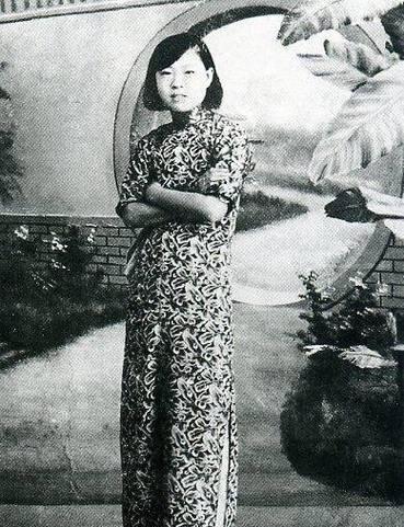 1956年，李玉琴到管理所探望溥仪。管理员考虑到两人结婚14年未同房，破例让她留