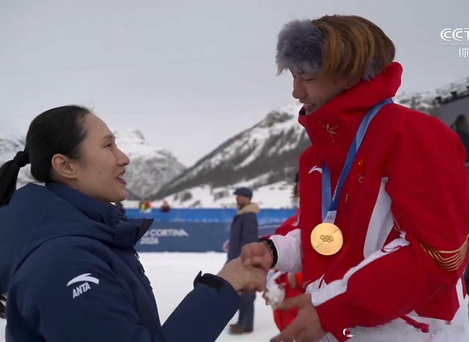 苏翊鸣单板滑雪坡障技巧决赛❤️🇨🇳张虹来为🇨🇳苏翊鸣颁奖从索契到米兰，从
