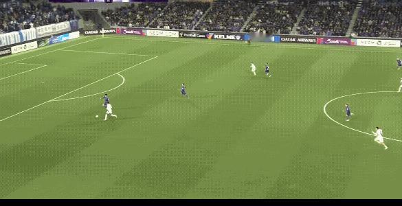 申花半场0:0战平广岛三箭，从半场比赛来看申花得到的得分机会更多一些，但是都没把