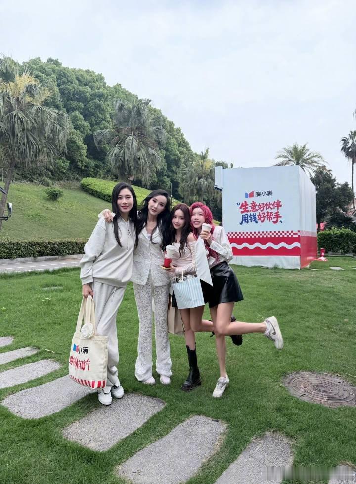 温峥嵘恋姐癖大爆发真正感受到了温峥嵘的乘风破浪，一路走来经历了太多不看好，可她从