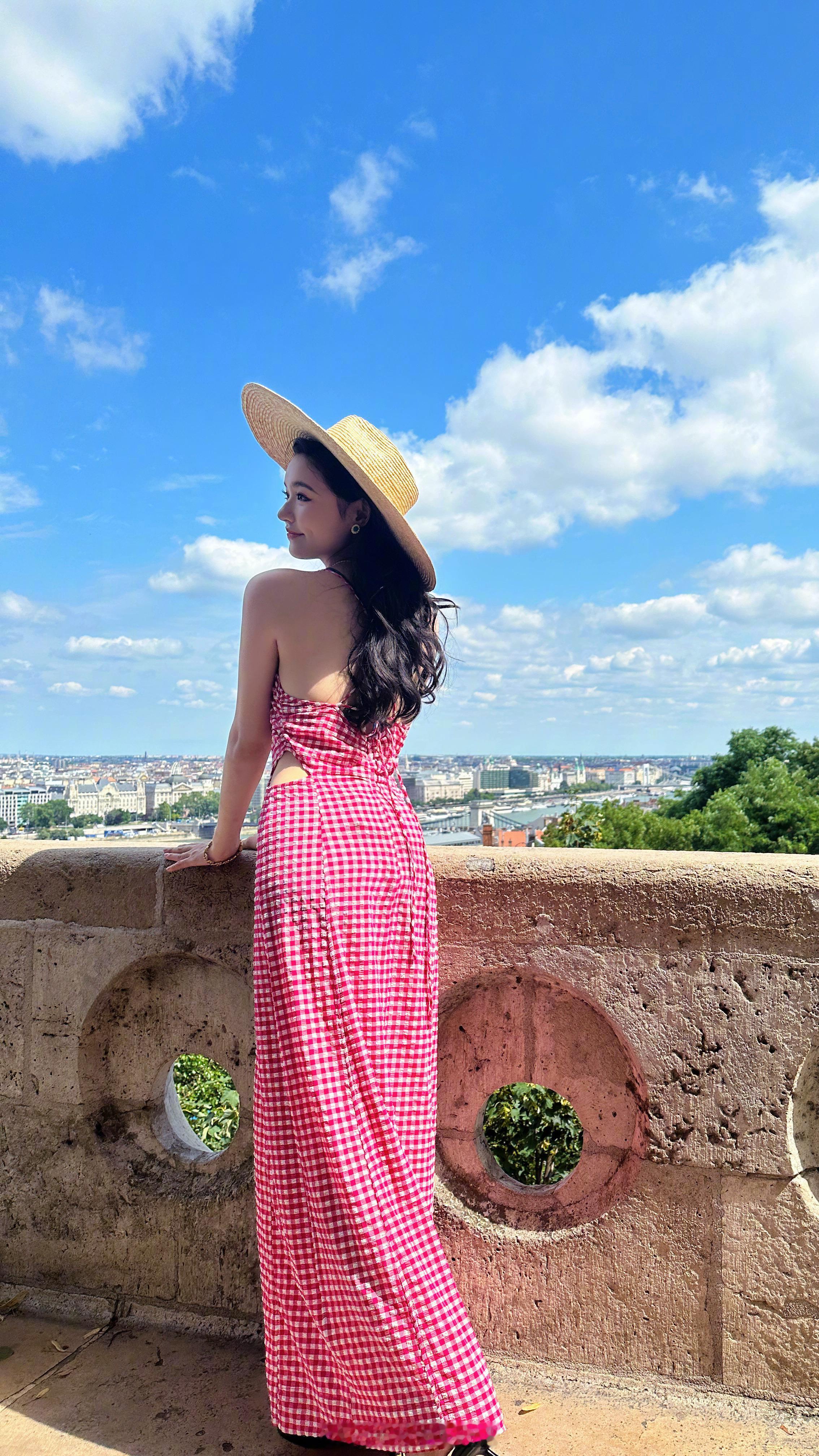 林允粉红格子裙 