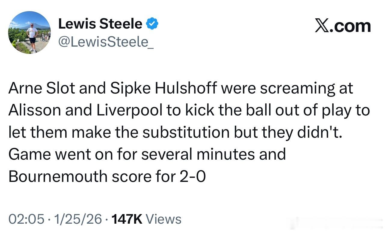 看笑了，Lewis Steele说我军教练组一直在对着阿利森和我军球员喊把球先踢