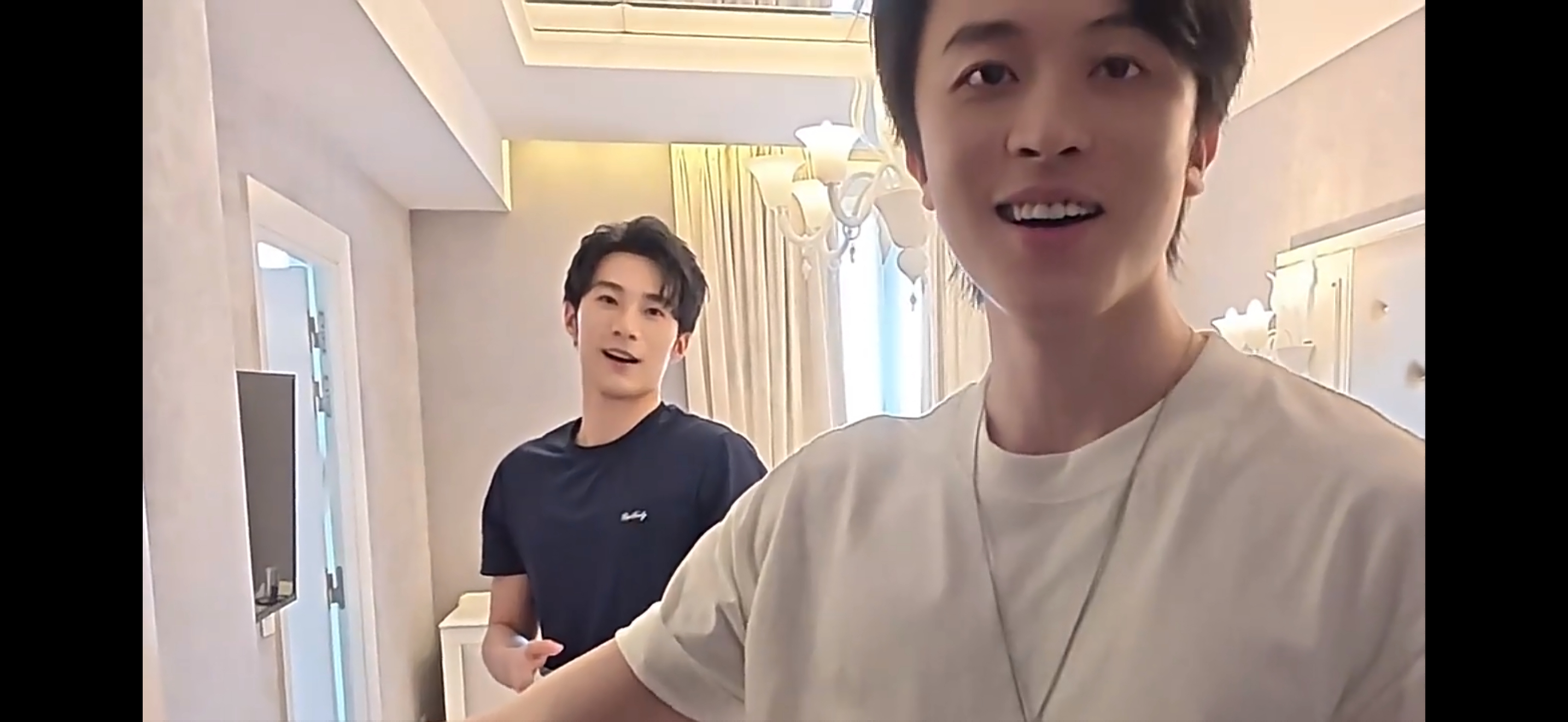 单人vlog    震撼咋呢 