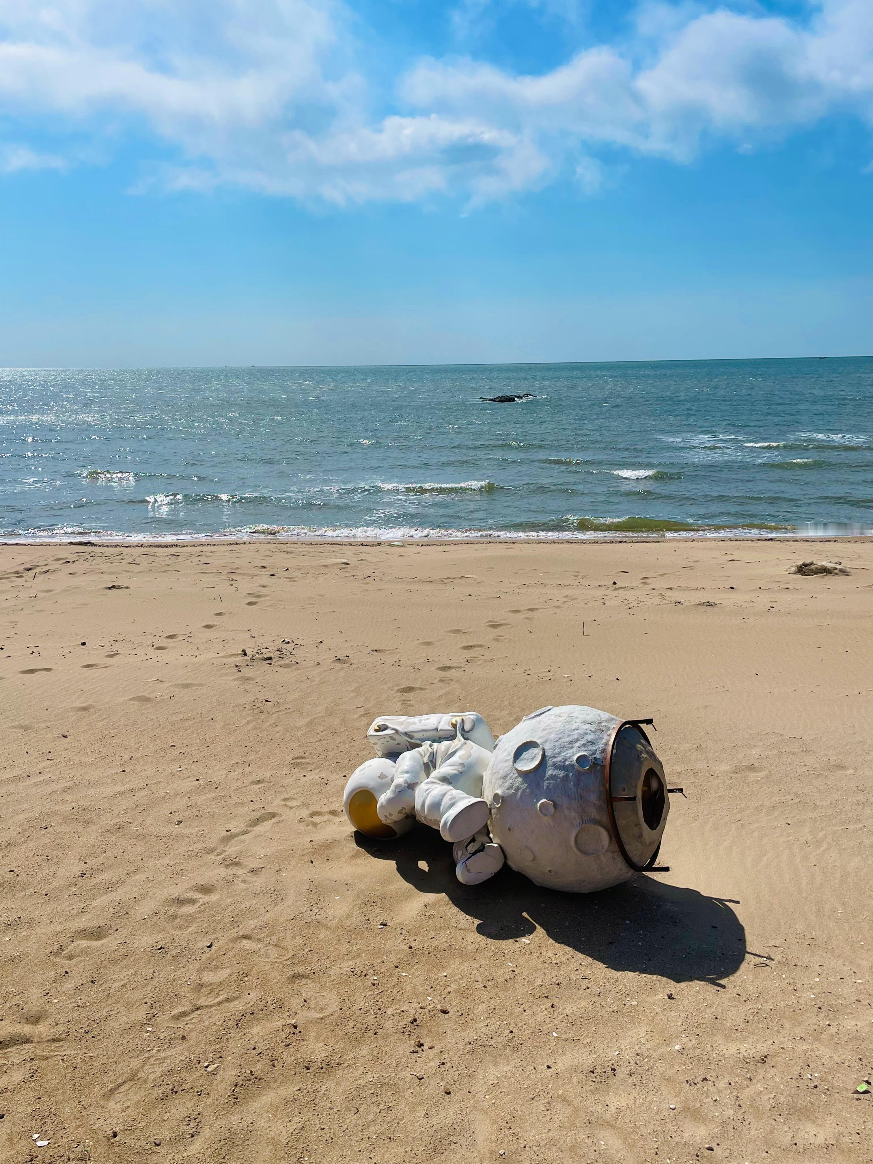 我就这样路过大海…然后进食了浓浓的面食、糖油混合物、爆辣辣条之后成功胃疼到进食了