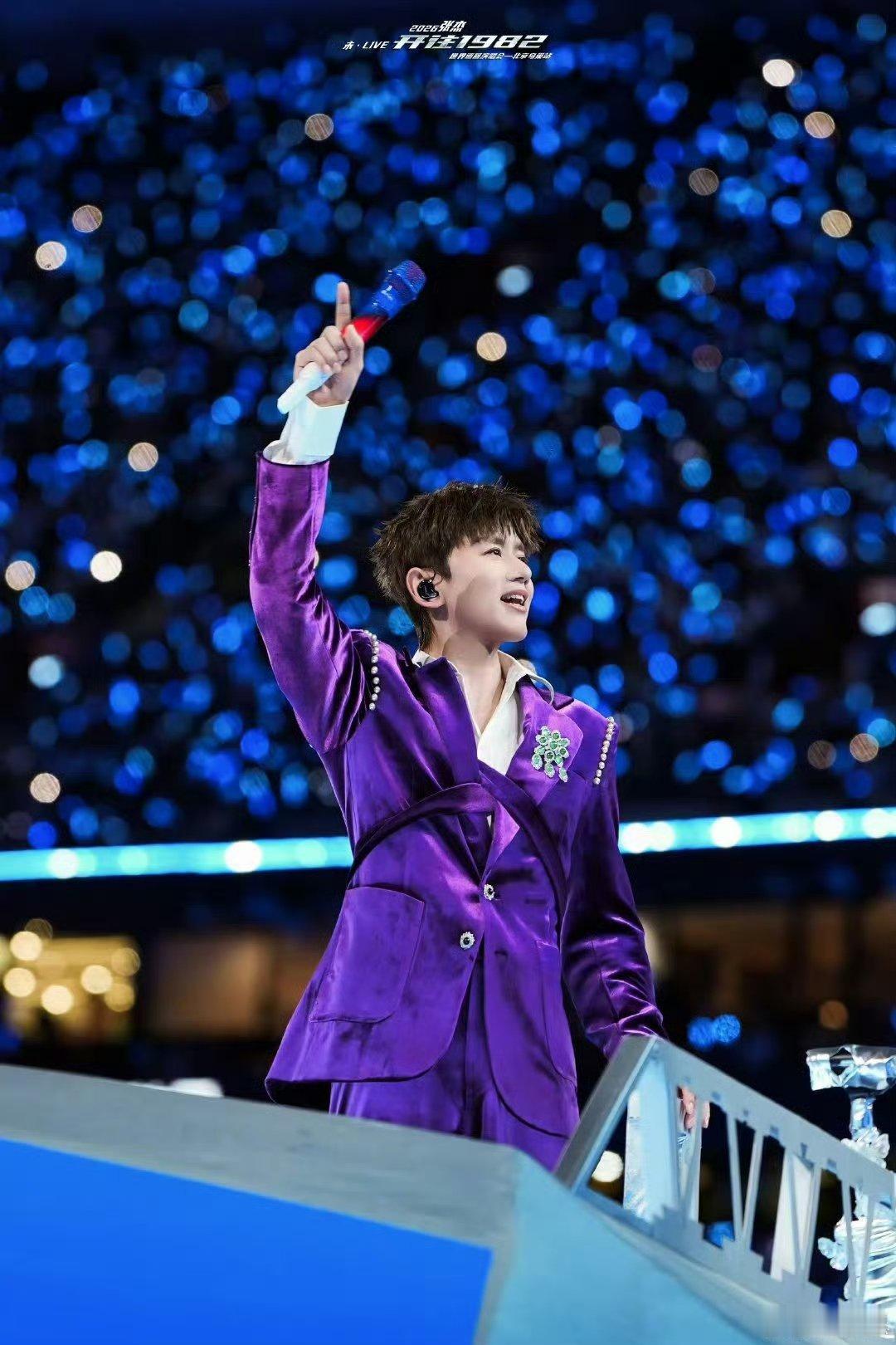 张杰连开9场演唱会有空还打高尔夫谁能拒绝这样的张杰！9场连唱还能打高尔夫，状态拉