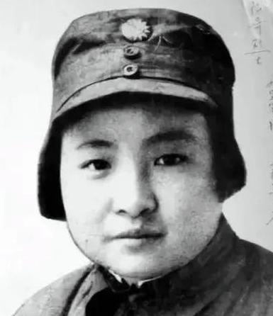 1941 年，地下女党员施奇惨遭敌人凌辱，不幸身染梅毒，躯体溃烂，然而，敌人仍不