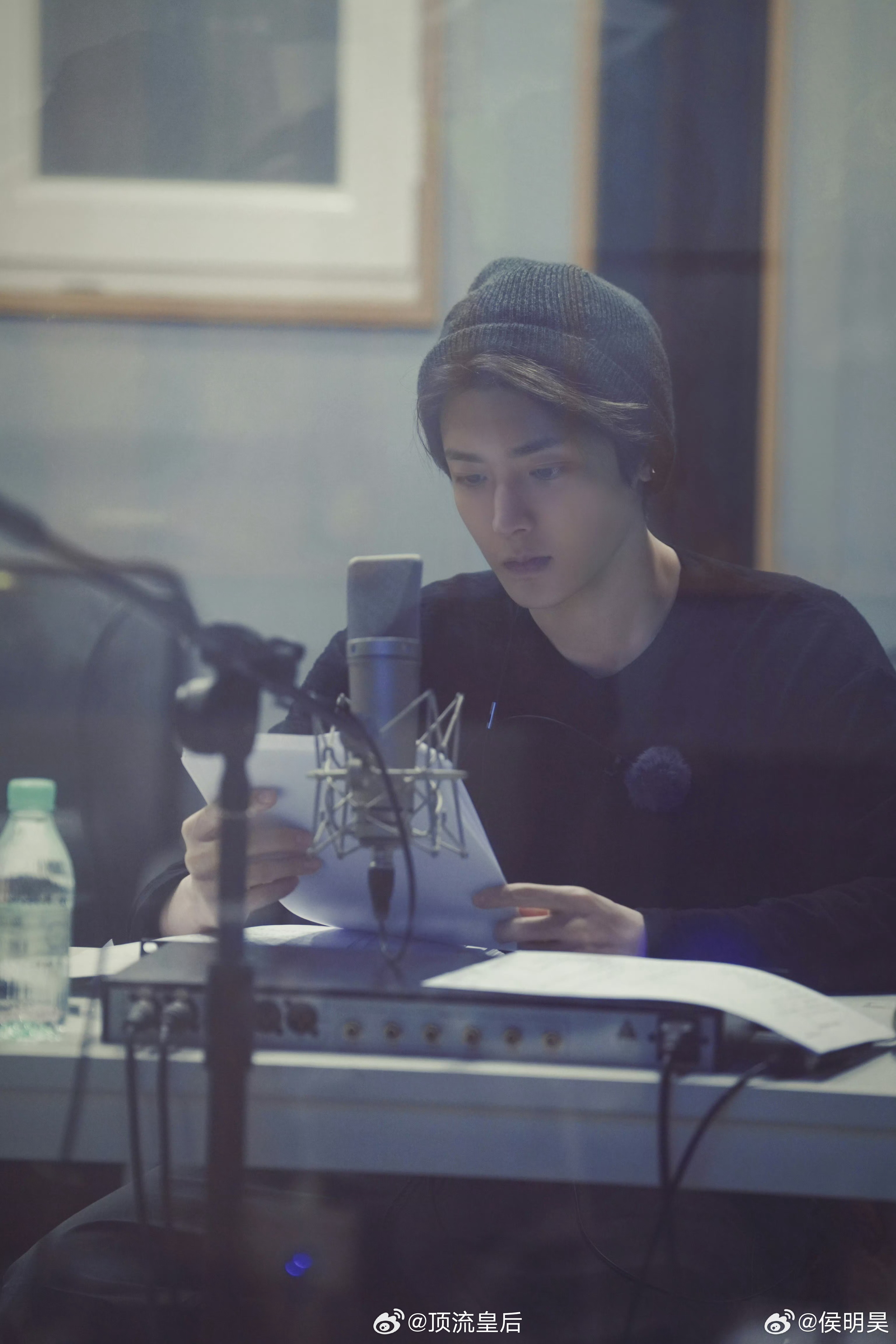 侯明昊在给雀骨配音诶，期待和萧无衣早日见面。 