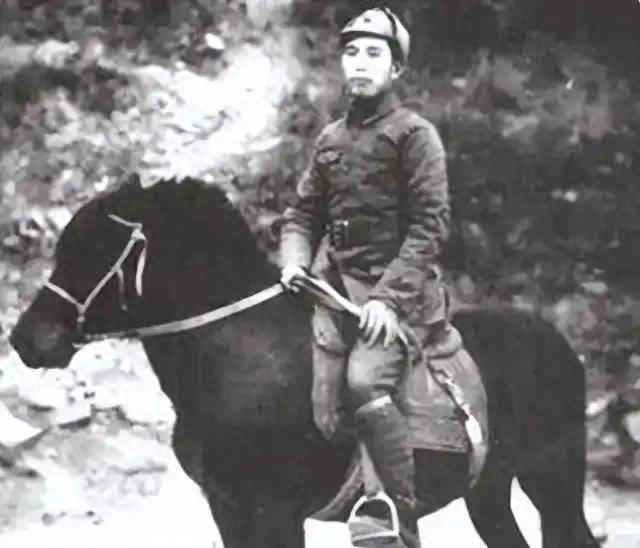 40名女间谍潜入酒泉嫁军队干部，王震上将一招妙计一网打尽。

一九四九年的秋天，