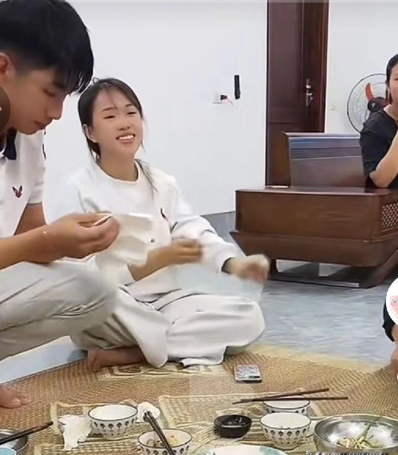 自媒体顶流竟不懂这事儿？
越南小舅子和弟媳这波 藏都藏不住了！
本来以为还得磨一