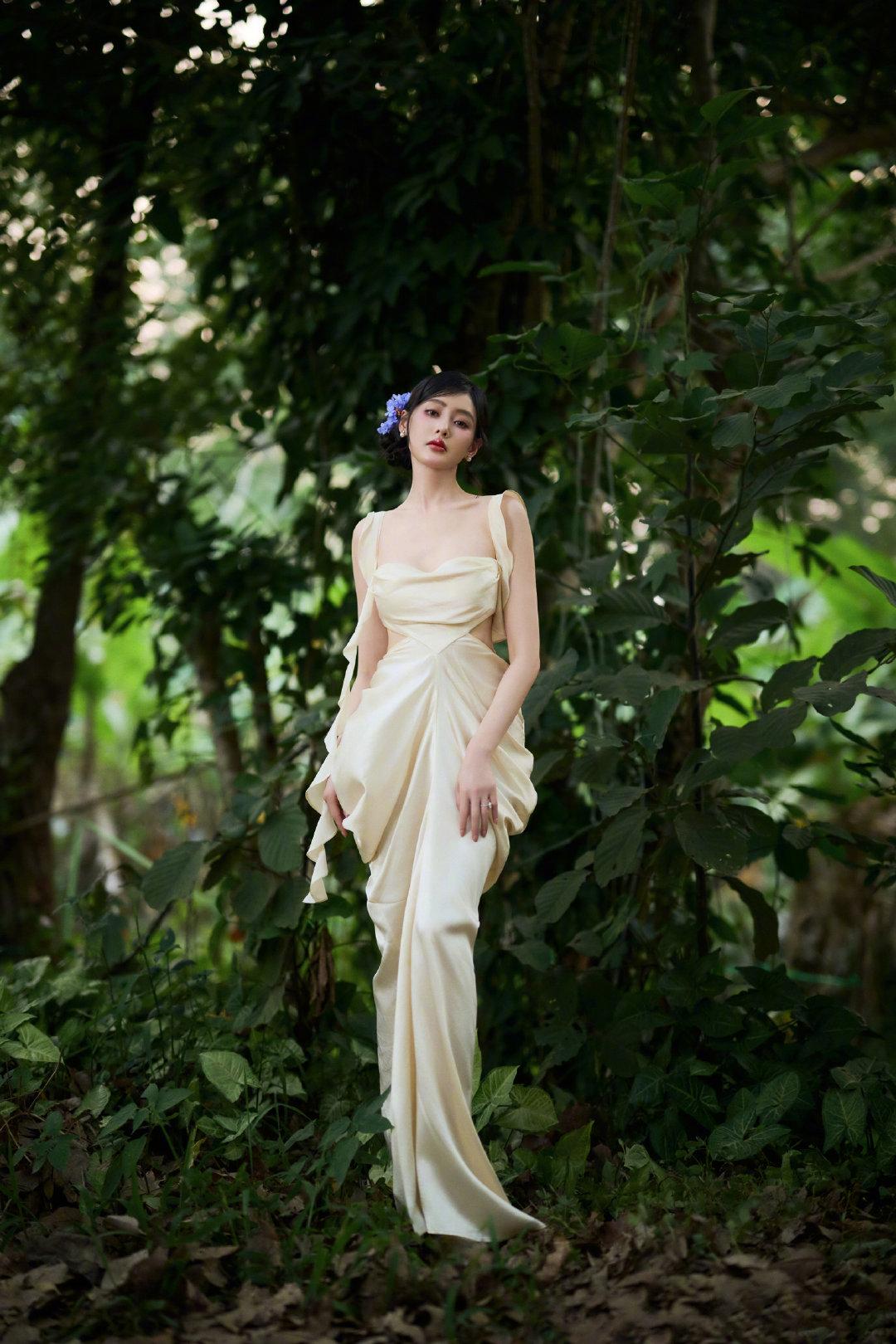 张天爱晒性感穿搭
打算到西双版纳旅行的美女有福了
不妨借鉴一下
让自己美出新高度