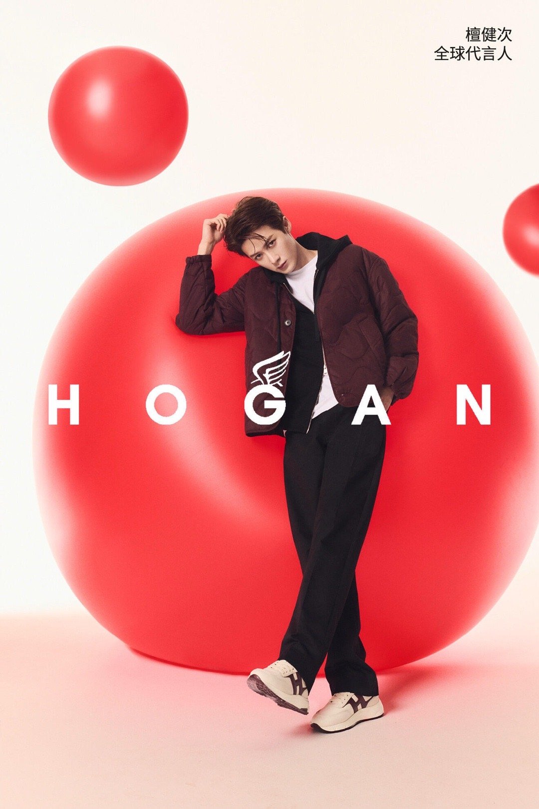 檀健次 × HOGAN全球品牌代言人出镜 2026 马年新春系列大片，骏马踏新，
