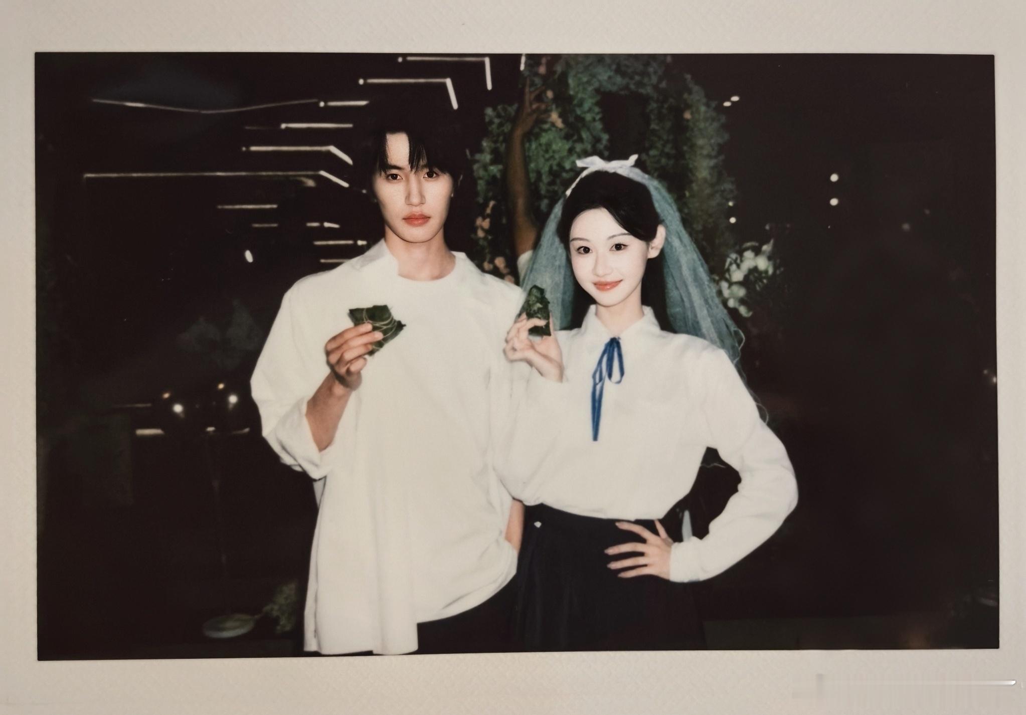 京城国际中学的夏时笙祝大家端午安康[举手][举手][举手]端午包好的璀璨的她  