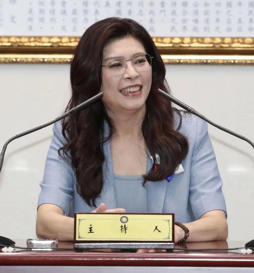 民进党真急眼了！4月份，国民党主席郑丽文将带队访陆，这本是两岸之间再正常不过的交